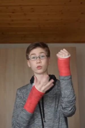 ICH hab MIR BEIDE ARME GEBROCHEN