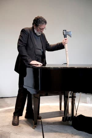 Piano Destruction Concert: Dada con Mama